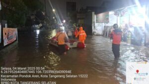 Di Tangsel, ada sebelas lokasi yang terendam banjir, dengan yang paling parah mencapai 1,2 meter