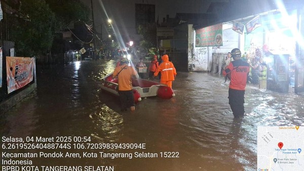 Di Tangsel, ada sebelas lokasi yang terendam banjir, dengan yang paling parah mencapai 1,2 meter