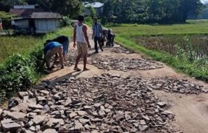 Viral Camat di Banten Beri Sumbangan Rp5.000 untuk Perbaikan Jalan Warga