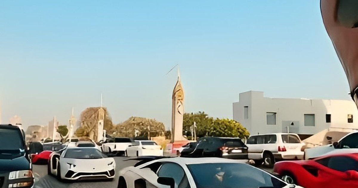 Salah satu pemandangan yang mencolok di Qatar adalah kemudahan dalam menemukan mobil-mobil mewah berseliweran di jalan raya